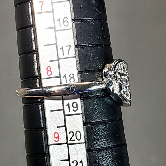 925 Silver Ring Clear Rhinestones Heart Shape Sz 8 - Picture 2 of 3